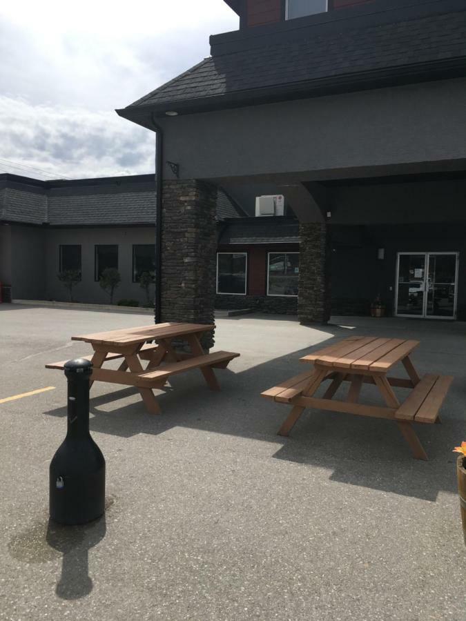 The Kanata Inns Invermere Exterior foto